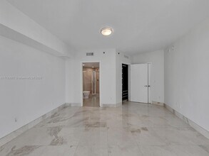 475 Brickell Ave, Unit 3007 in Miami, FL - Building Photo - Building Photo