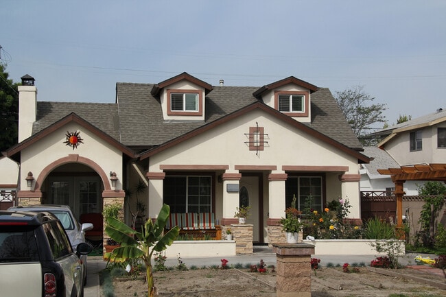 property at 3135 Fashion Ave