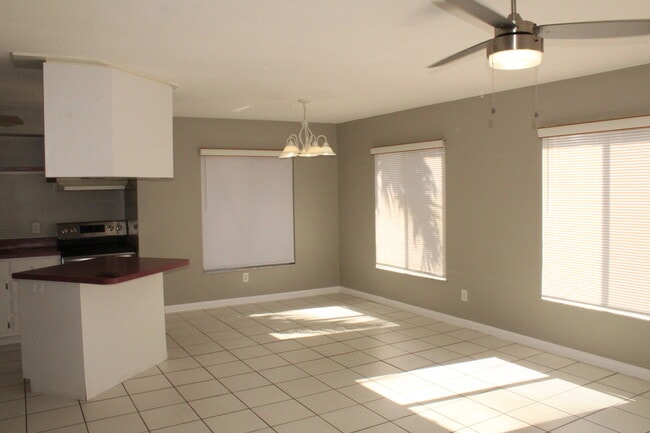 1811 SE 15th Pl, Unit 4 in Cape Coral, FL - Foto de edificio - Building Photo