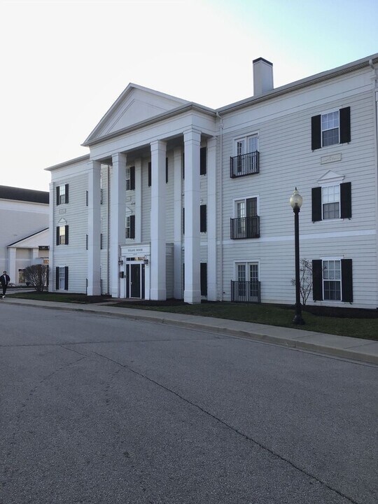 12926 University Crescent-Unit -1A in Carmel, IN - Foto de edificio