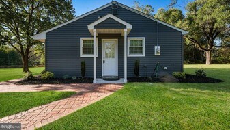 1732 Creek Rd in Furlong, PA - Building Photo