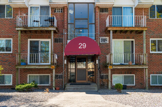 Maplewood Condominium in Framingham, MA - Foto de edificio - Building Photo