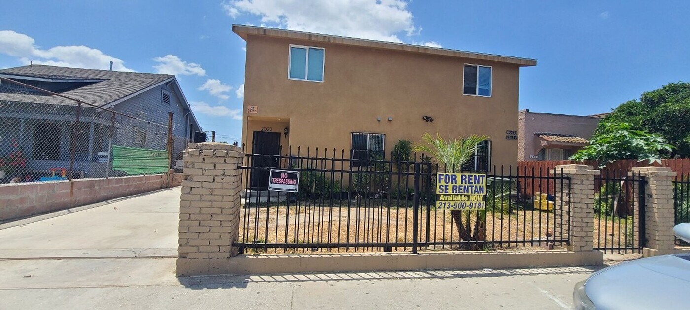 2022 E 74th St in Los Angeles, CA - Building Photo