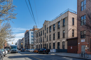 65-75 Roebling St in Brooklyn, NY - Foto de edificio - Building Photo