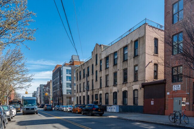 65-75 Roebling St in Brooklyn, NY - Building Photo - Building Photo