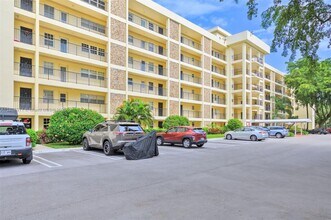 2751 N Palm Aire Dr in Pompano Beach, FL - Building Photo - Building Photo