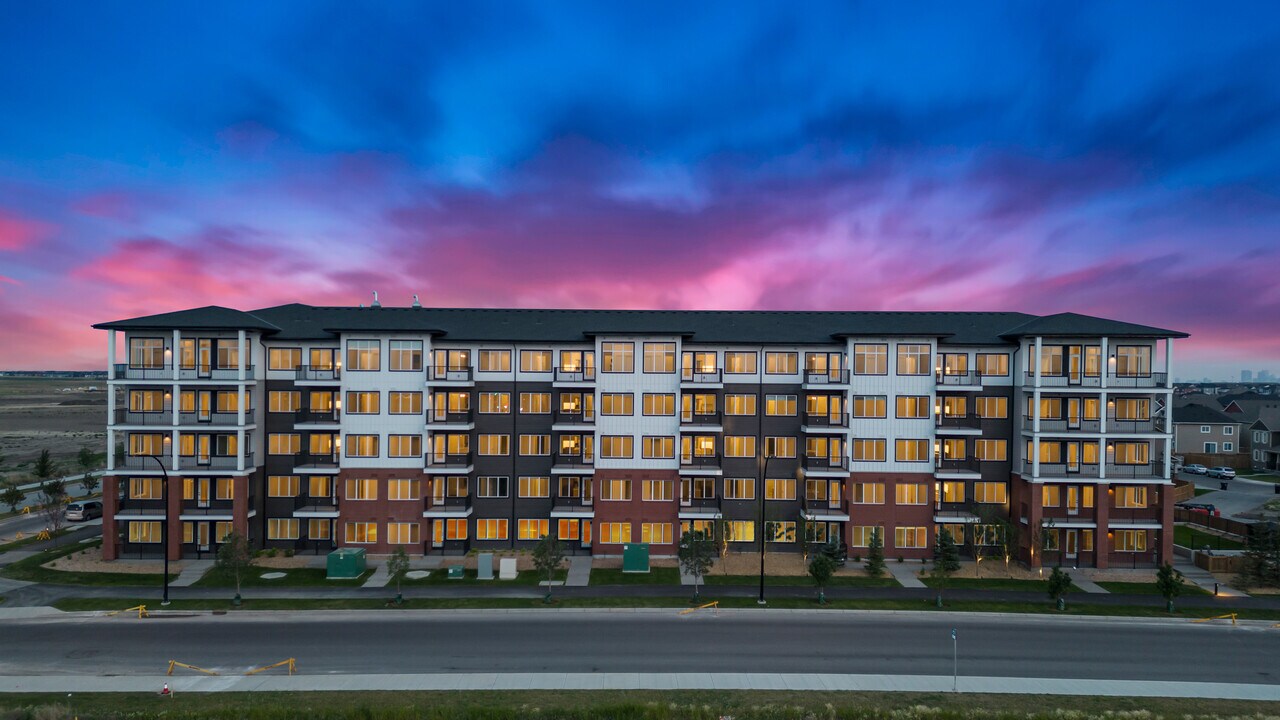 395 Skyview Pky NE in Calgary, AB - Building Photo