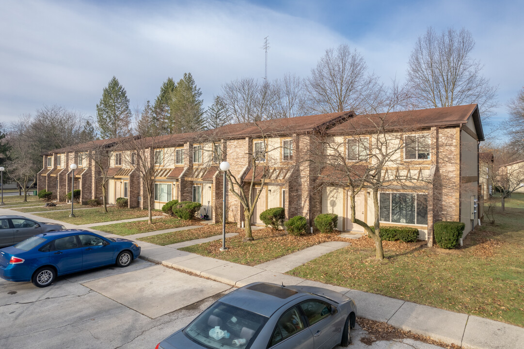 Oakwood Gardens in Toledo, OH - Building Photo