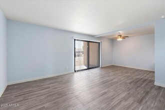 3810 N Maryvale Pkwy in Phoenix, AZ - Building Photo - Building Photo