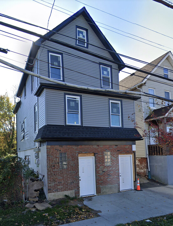 1828 Forest Hill Rd in Staten Island, NY - Building Photo