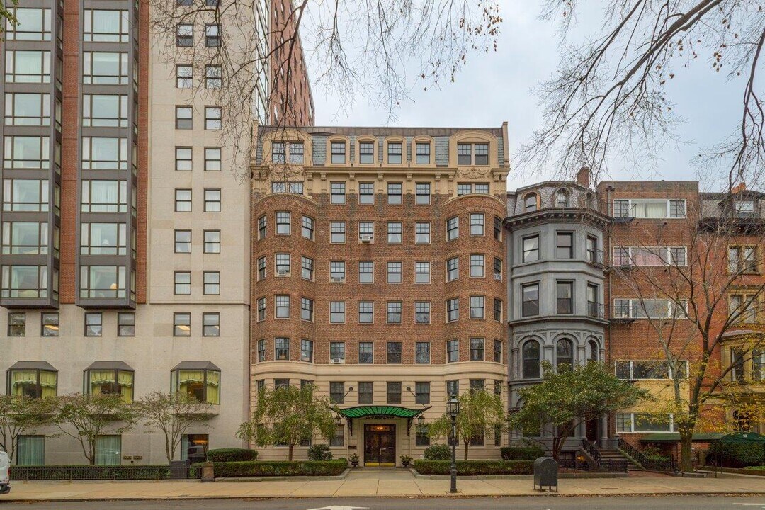 12 Commonwealth Ave, Unit 102 in Boston, MA - Foto de edificio