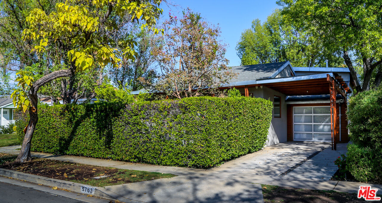 5762 Andasol Ave in Los Angeles, CA - Building Photo