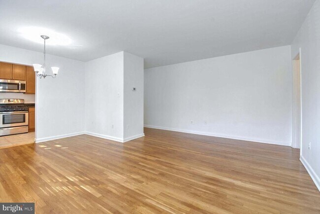 10412 Montrose Ave-Unit -204 in Bethesda, MD - Building Photo - Building Photo