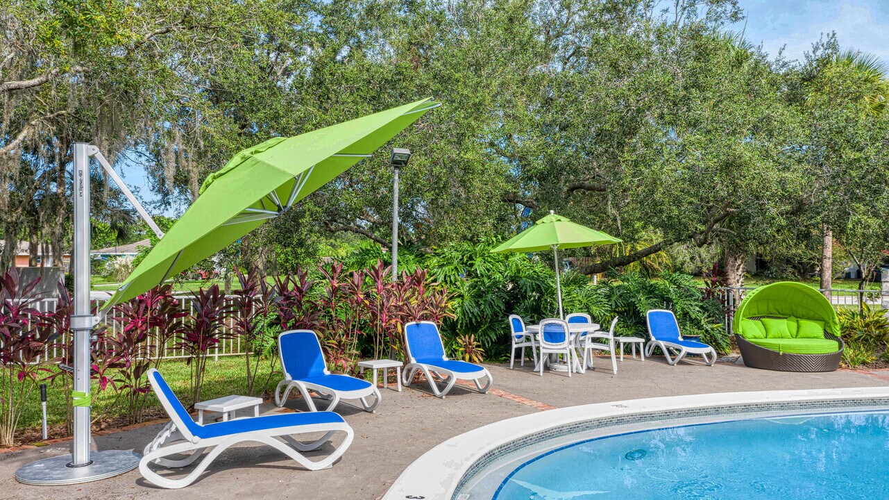 Malabar Lakes Apartments in Palm Bay, FL - Building Photo