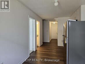 64 Singhampton Rd in Vaughan, ON - Building Photo - Building Photo