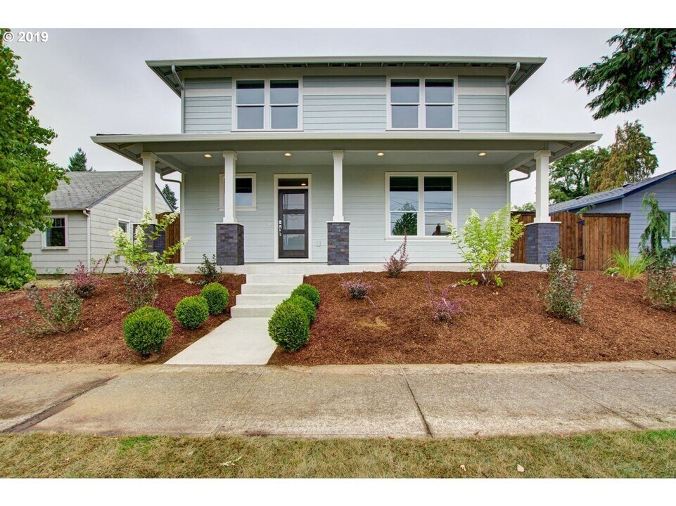 3809 F St in Vancouver, WA - Foto de edificio