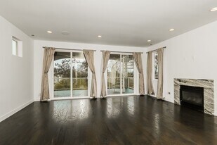 7717 S 115th Pl in Seattle, WA - Building Photo