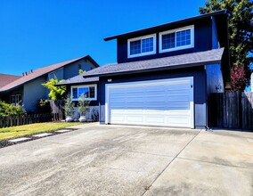 1524 Holly Ave in Rohnert Park, CA - Building Photo - Building Photo