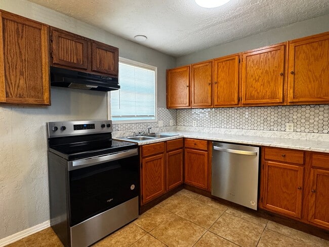 3417 SW Crestview Dr in Lawton, OK - Building Photo - Building Photo