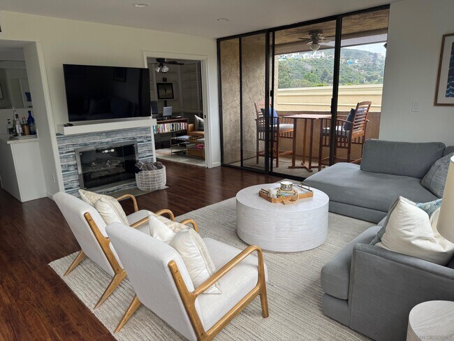 2420 Torrey Pines Rd in San Diego, CA - Building Photo - Building Photo