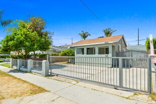 13439 Roselle Ave in Hawthorne, CA - Building Photo