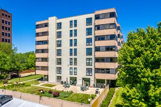 3100 Grand Ave in Des Moines, IA - Foto de edificio - Building Photo