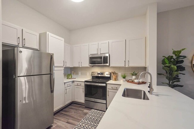 Gramercy on the Park in Dallas, TX - Building Photo - Building Photo