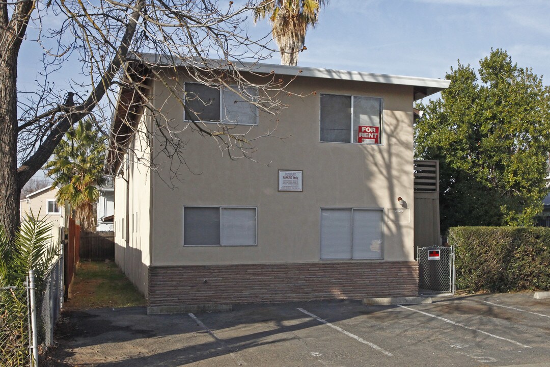 2325 Boxwood St in Sacramento, CA - Building Photo