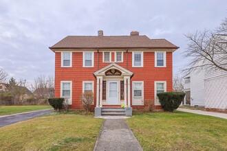 3372 Sutton Rd in Shaker Heights, OH - Building Photo - Building Photo