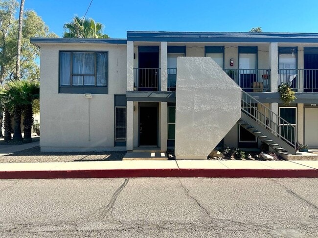 property at 1620 N Wilmot Rd