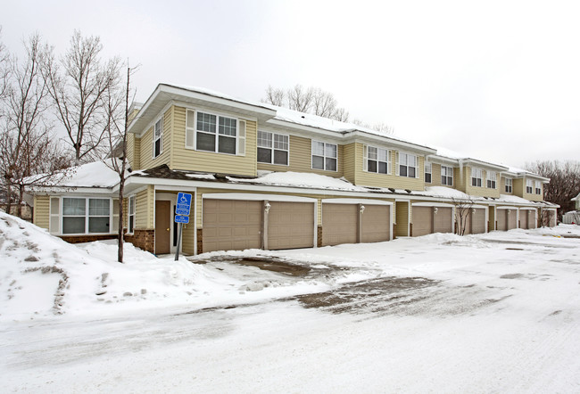 Hidden Ponds in Apple Valley, MN - Building Photo - Building Photo