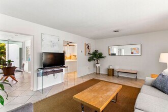 2476 Britannia Rd in Sarasota, FL - Building Photo - Building Photo