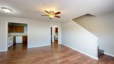 2803 Longmire Dr, Unit B in College Station, TX - Building Photo - Building Photo