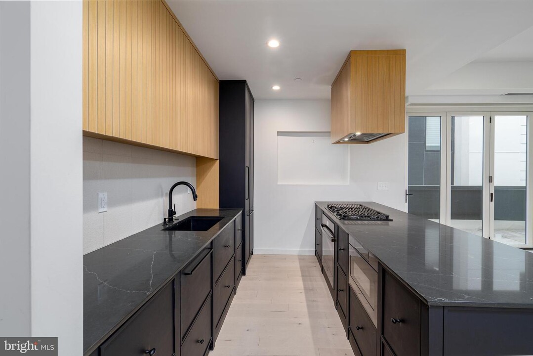 818 N 4th St-Unit -3A in Philadelphia, PA - Foto de edificio