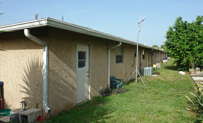 1965 Wheeler Rd in North Palm Beach, FL - Building Photo - Building Photo