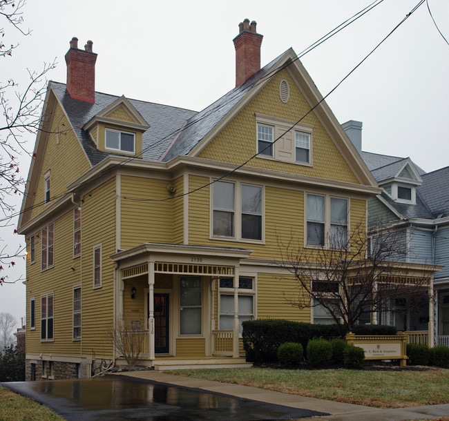 2128-2130 Alpine Pl in Cincinnati, OH - Foto de edificio - Building Photo