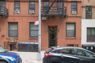 215 E 88th St in New York, NY - Foto de edificio - Building Photo