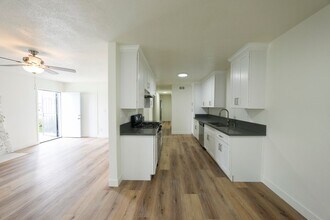 2120 E Almont Ave in Anaheim, CA - Building Photo - Building Photo