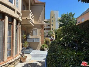 925 S Hobart Blvd in Los Angeles, CA - Building Photo - Building Photo