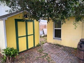 2909 Cedaridge Dr in Tampa, FL - Foto de edificio - Building Photo