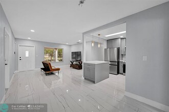 1181 SW 4th Terrace in Pompano Beach, FL - Foto de edificio - Building Photo