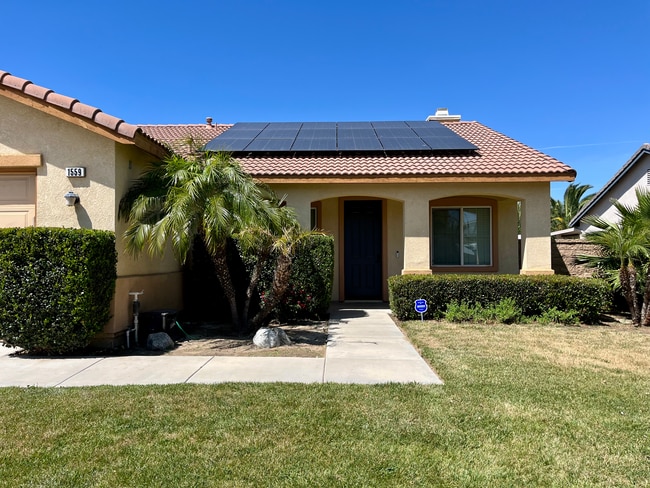 1559 Park Meadows Dr in San Jacinto, CA - Foto de edificio - Building Photo