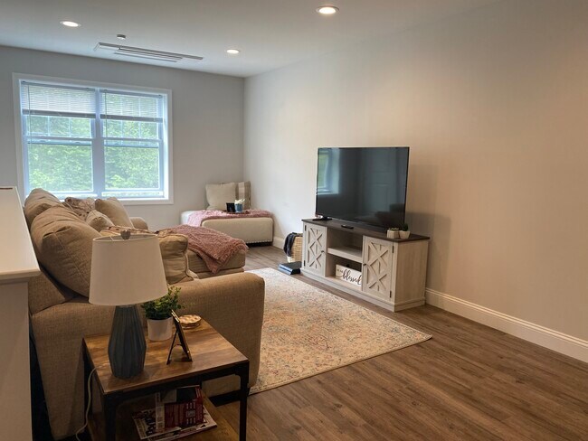 283 Boston Post Rd, Unit 5 in East Lyme, CT - Building Photo - Building Photo