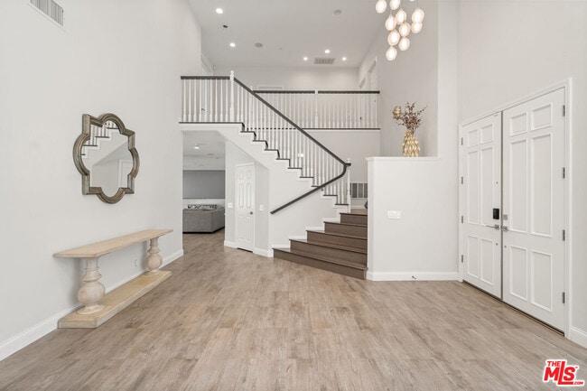 18419 St Moritz Dr in Los Angeles, CA - Building Photo - Building Photo