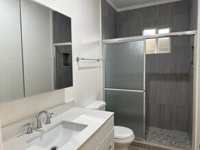 7445 Rhea Ave in Los Angeles, CA - Building Photo - Building Photo