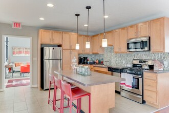 Lexington Hills Apartments in Eagan, MN - Building Photo - Building Photo