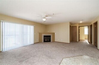 4600 Grand Ave, Unit a33 in Davenport, IA - Building Photo - Building Photo