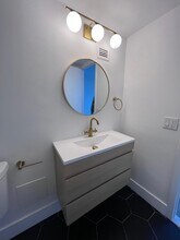 9800 W Bay Harbor Dr in Bay Harbor Islands, FL - Foto de edificio - Building Photo