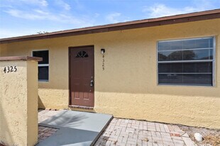 4325 NW 5th Ave in Pompano Beach, FL - Building Photo
