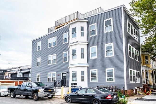 477 Meridian St, Unit #3 in Boston, MA - Building Photo - Building Photo